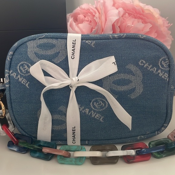 Chanel Beauty “Limited Edition” Pouch with Added Unbranded Crossbody Chain - Picture 2 of 7
